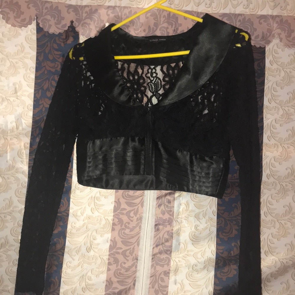 Lace crop top size S